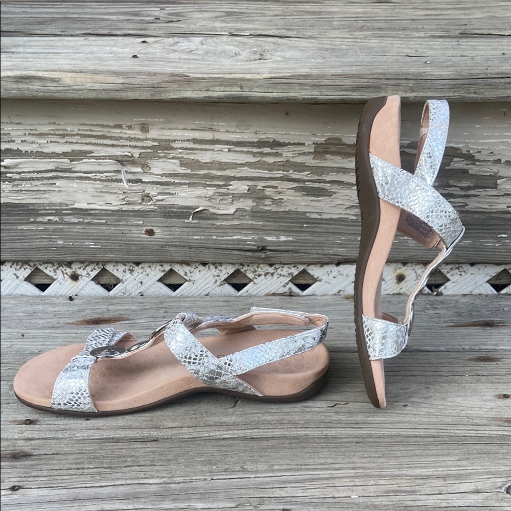 NWOB Vionic Farra Silver Snake Print Adjustable Comfort Sandals Women's Size 9.5 - Picture 11 of 12